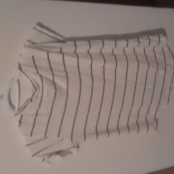 White shirt with dark green stripes - Picture 3 of 3